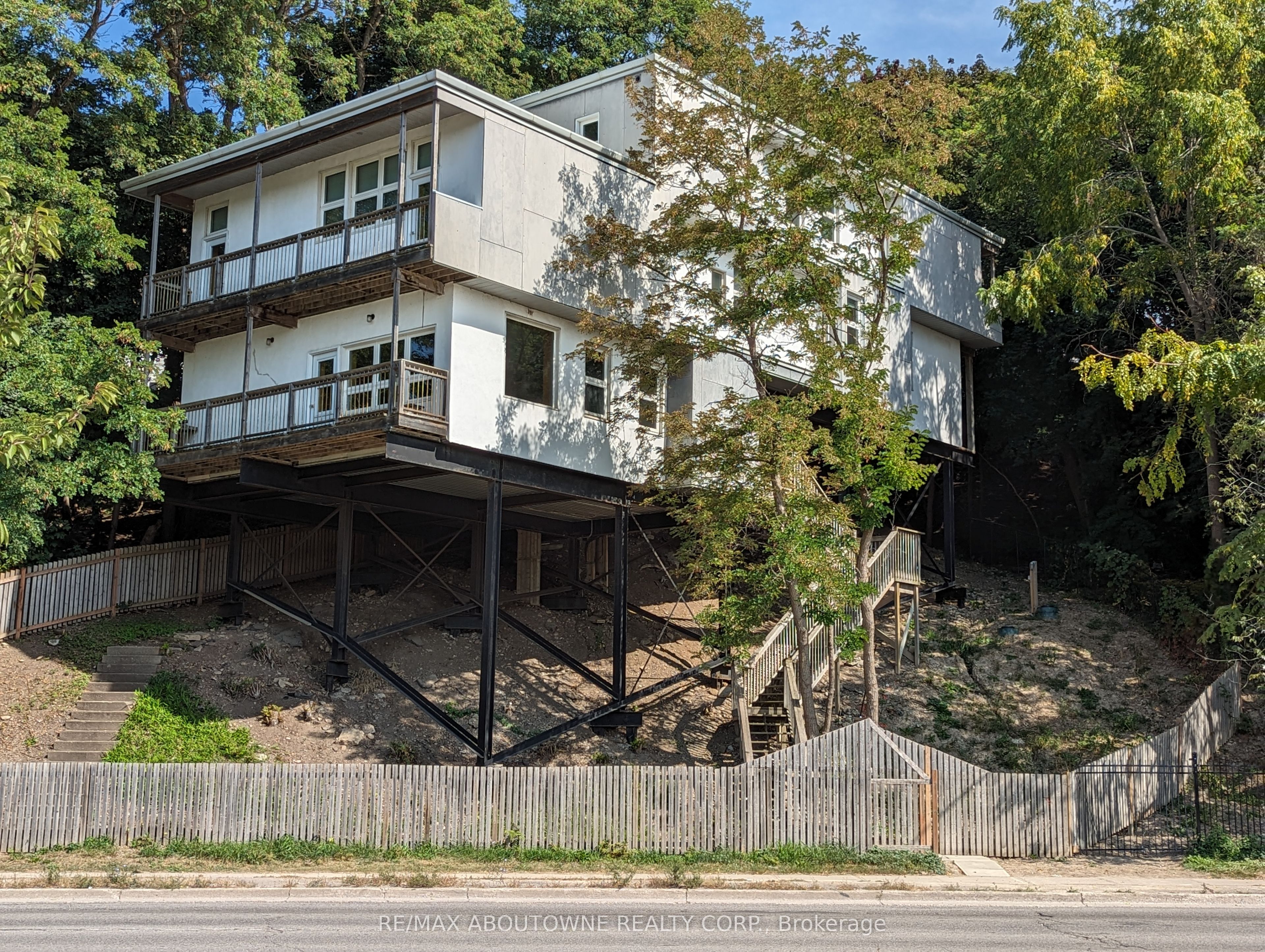 68 Roseview Avenue Property Photo 1