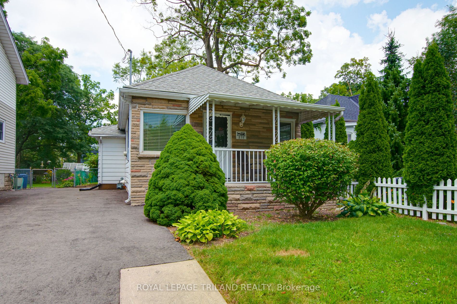 210 Emery St E Property Photo