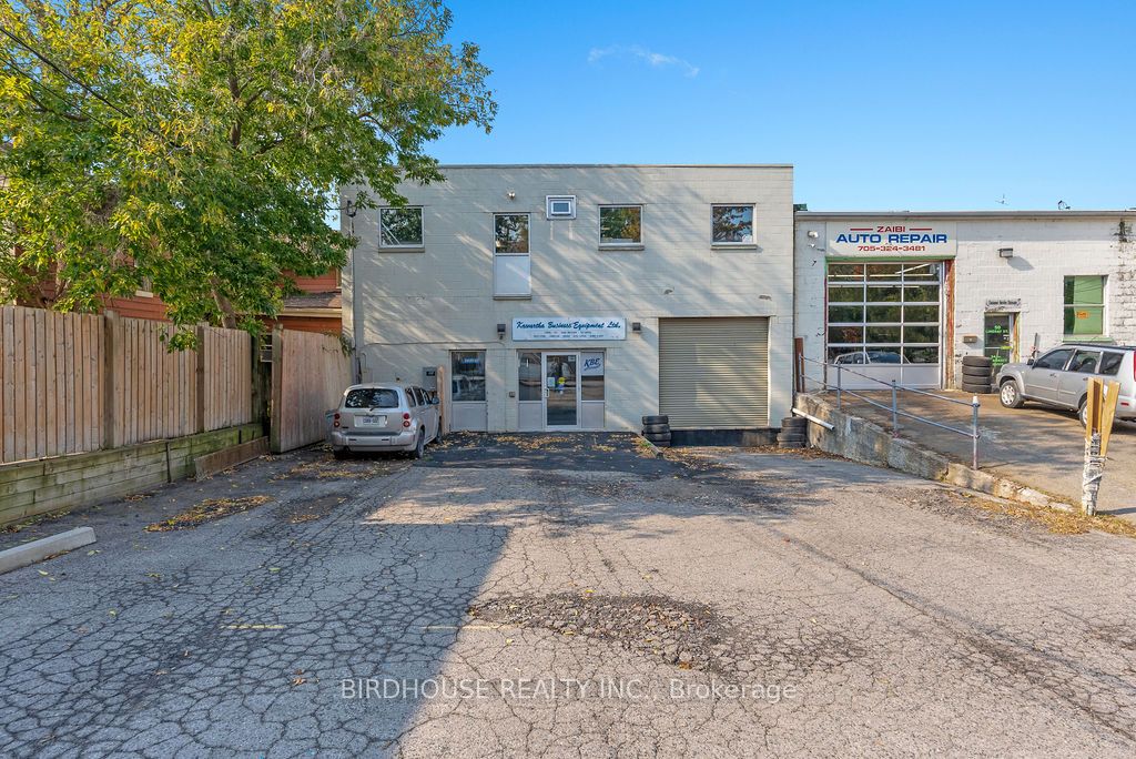 54 Lindsay St S Property Photo 1