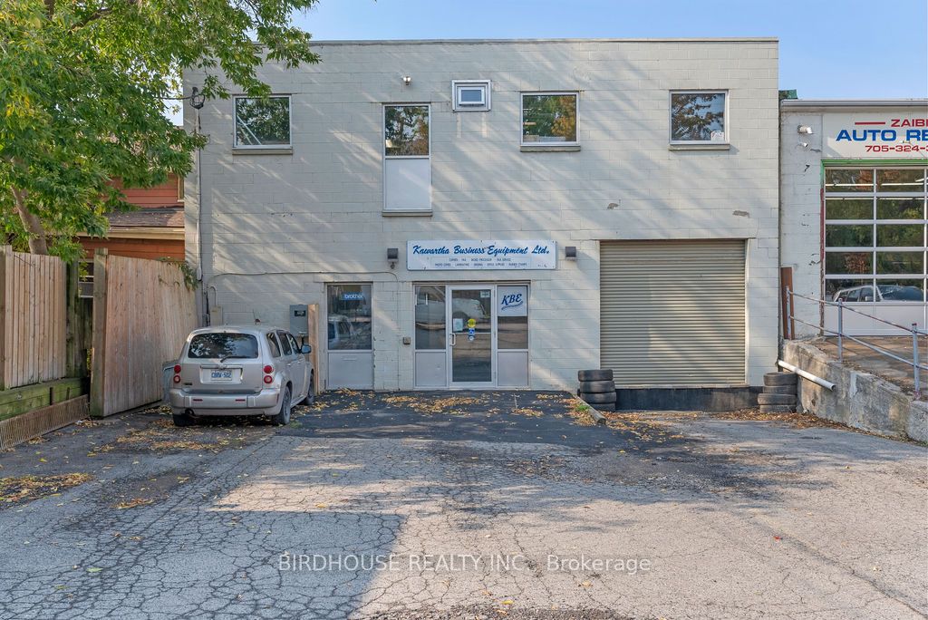 54 Lindsay St S Property Photo 21