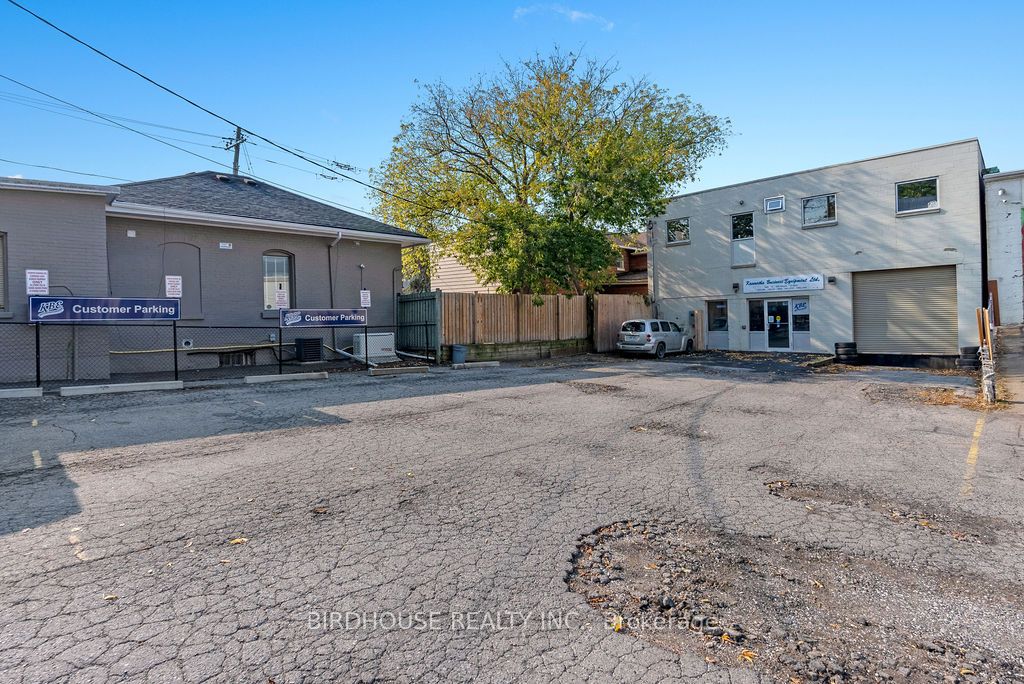54 Lindsay St S Property Photo 22