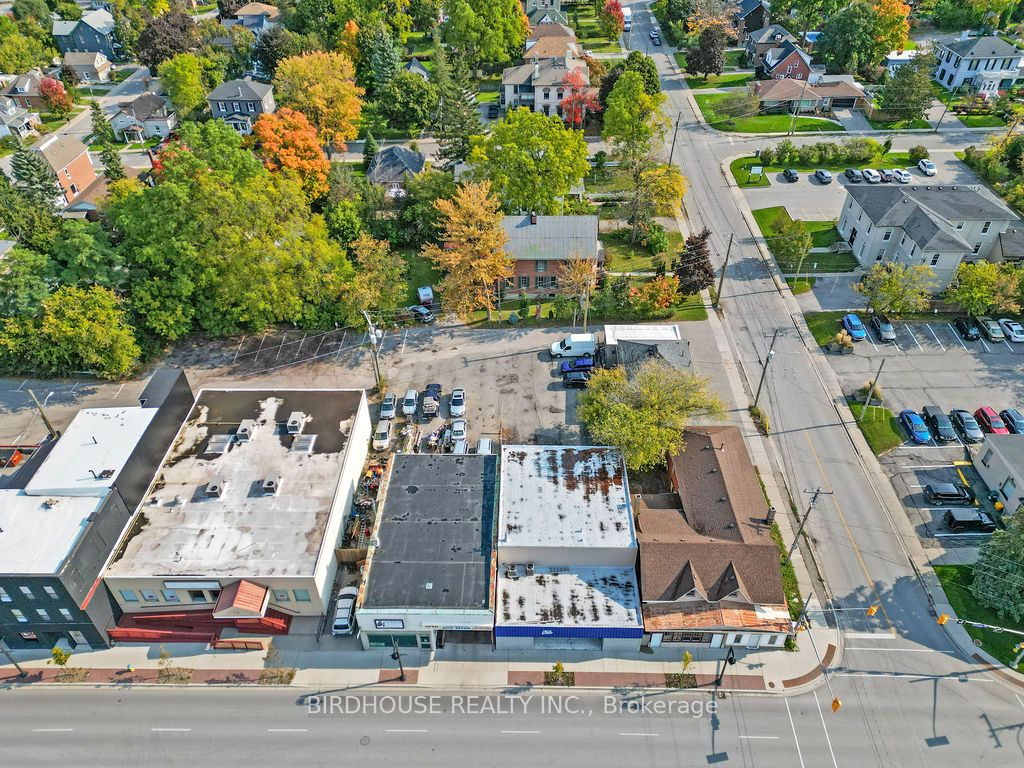 54 Lindsay St S Property Photo 23