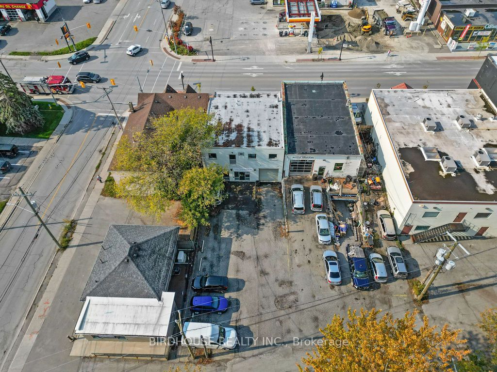 54 Lindsay St S Property Photo 27