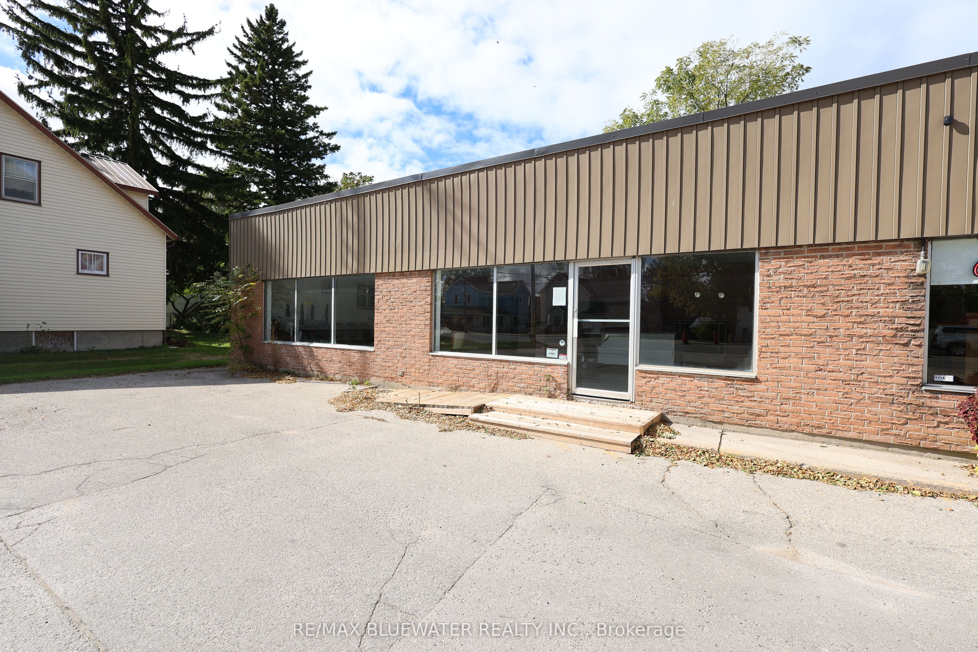 #1 - 15 Ontario Street Property Photo 2
