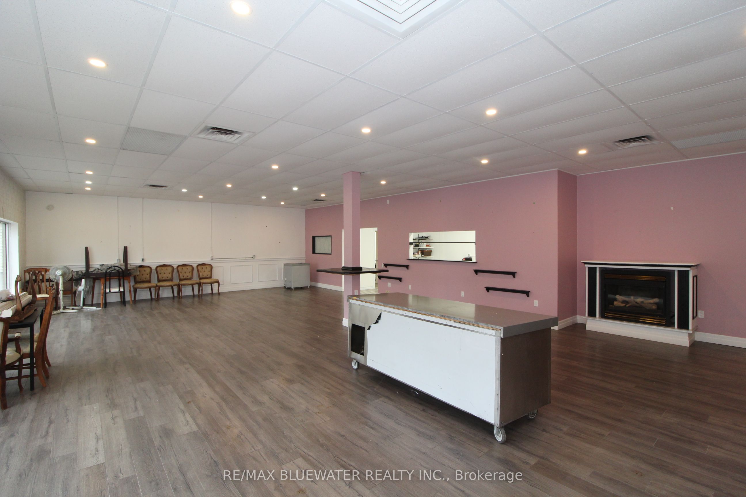 #1 - 15 Ontario Street Property Photo 6