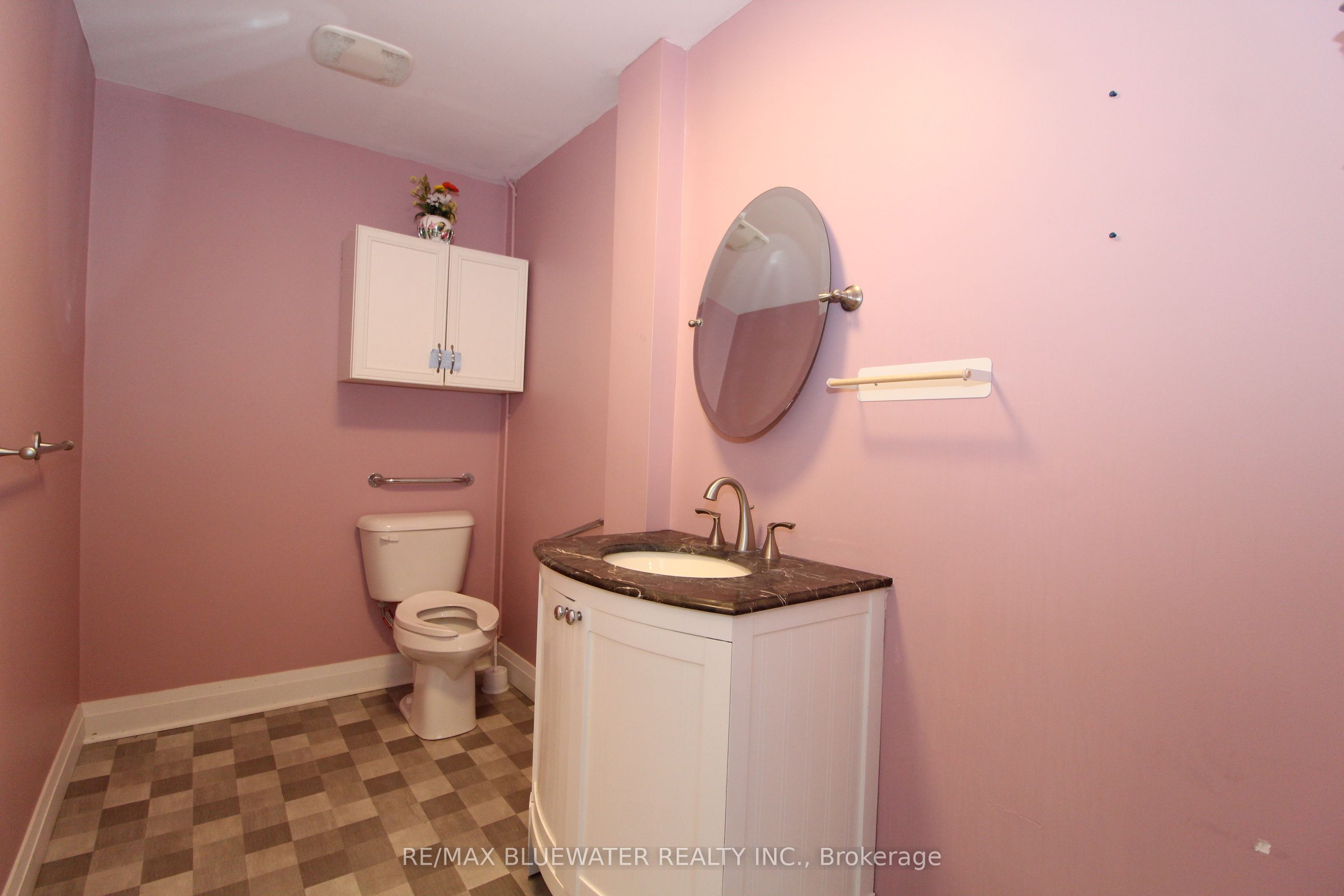 #1 - 15 Ontario Street Property Photo 8