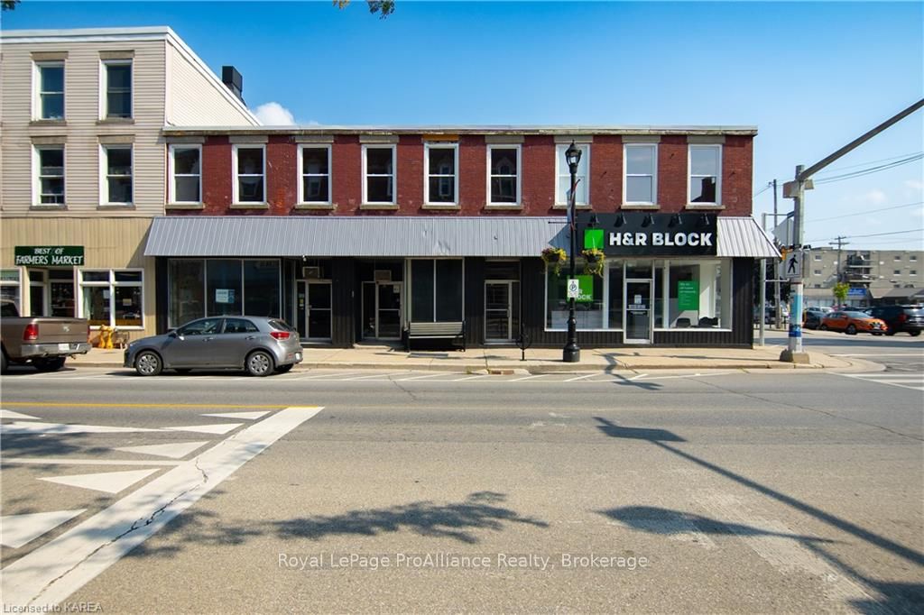 199 King St W Property Photo 2