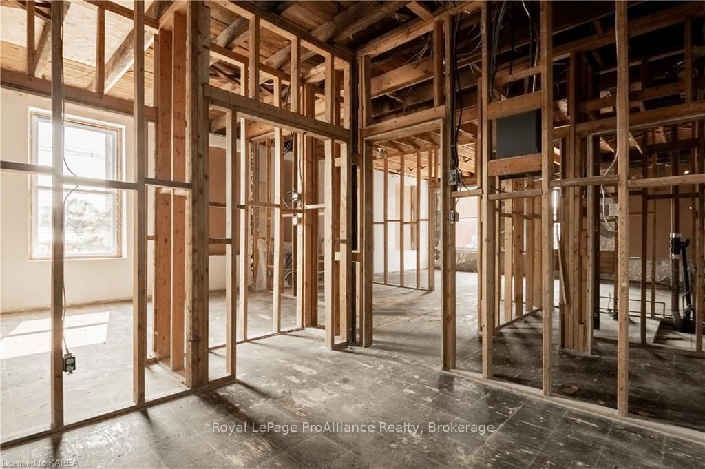 199 King St W Property Photo 11
