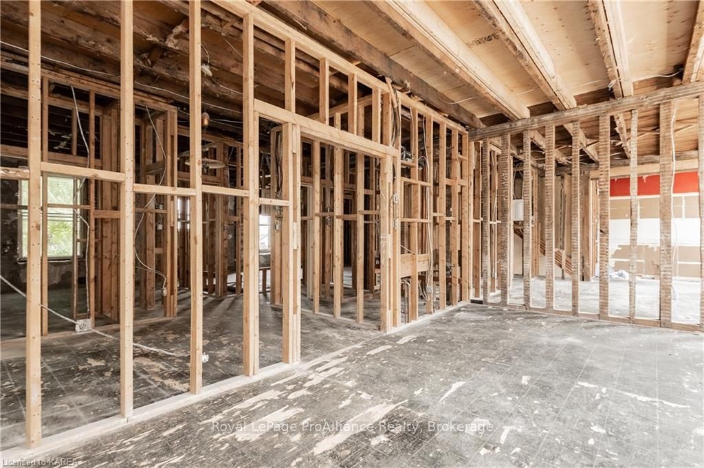 199 King St W Property Photo 13