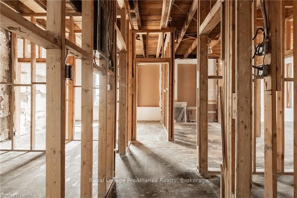 199 King St W Property Photo 14