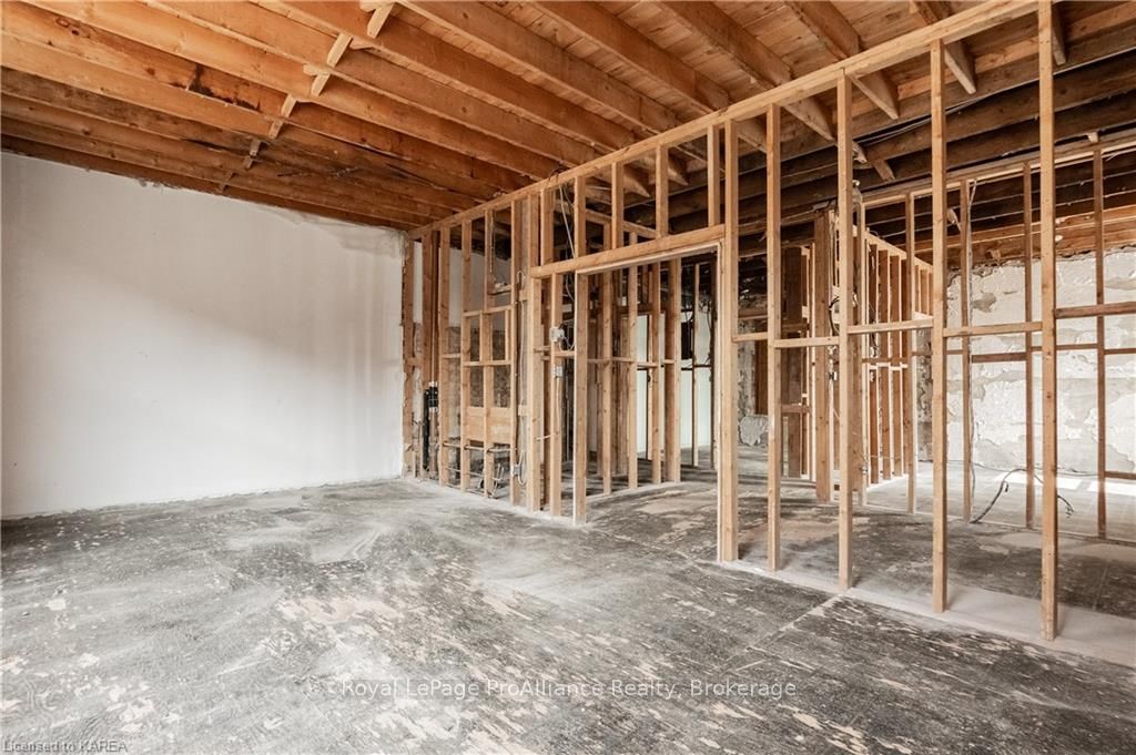 199 King St W Property Photo 15