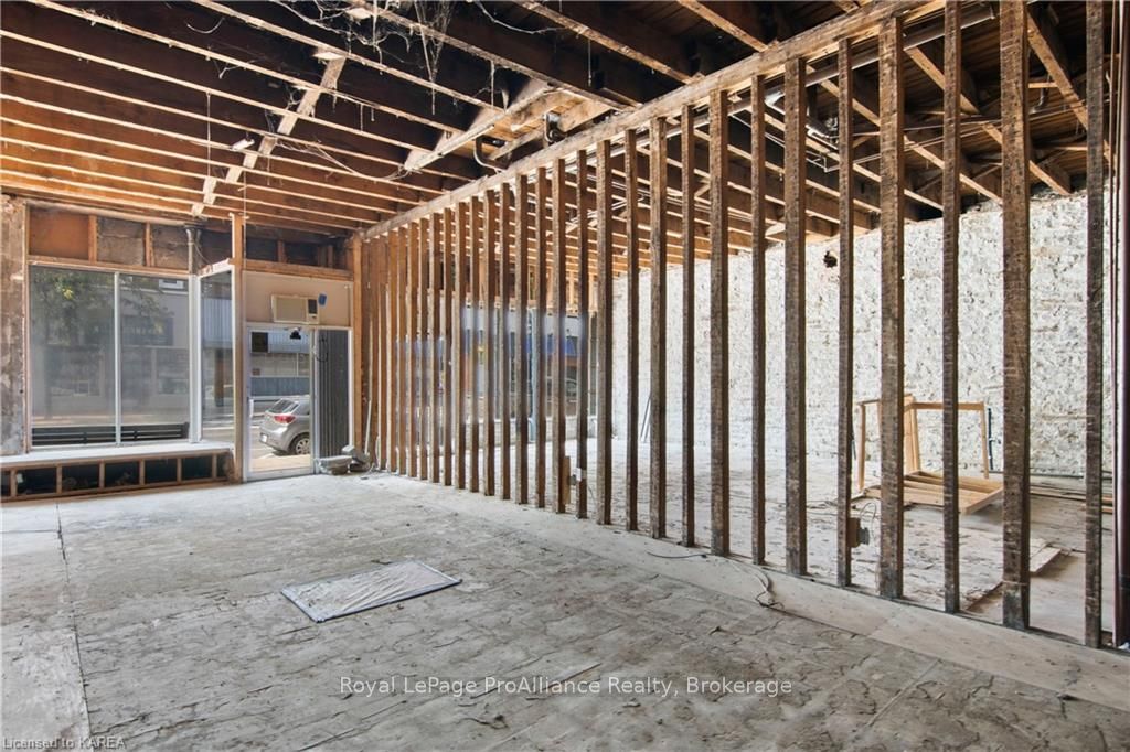 199 King St W Property Photo 17