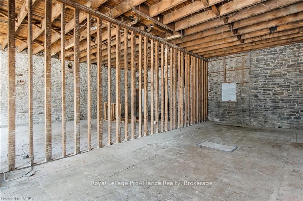 199 King St W Property Photo 18
