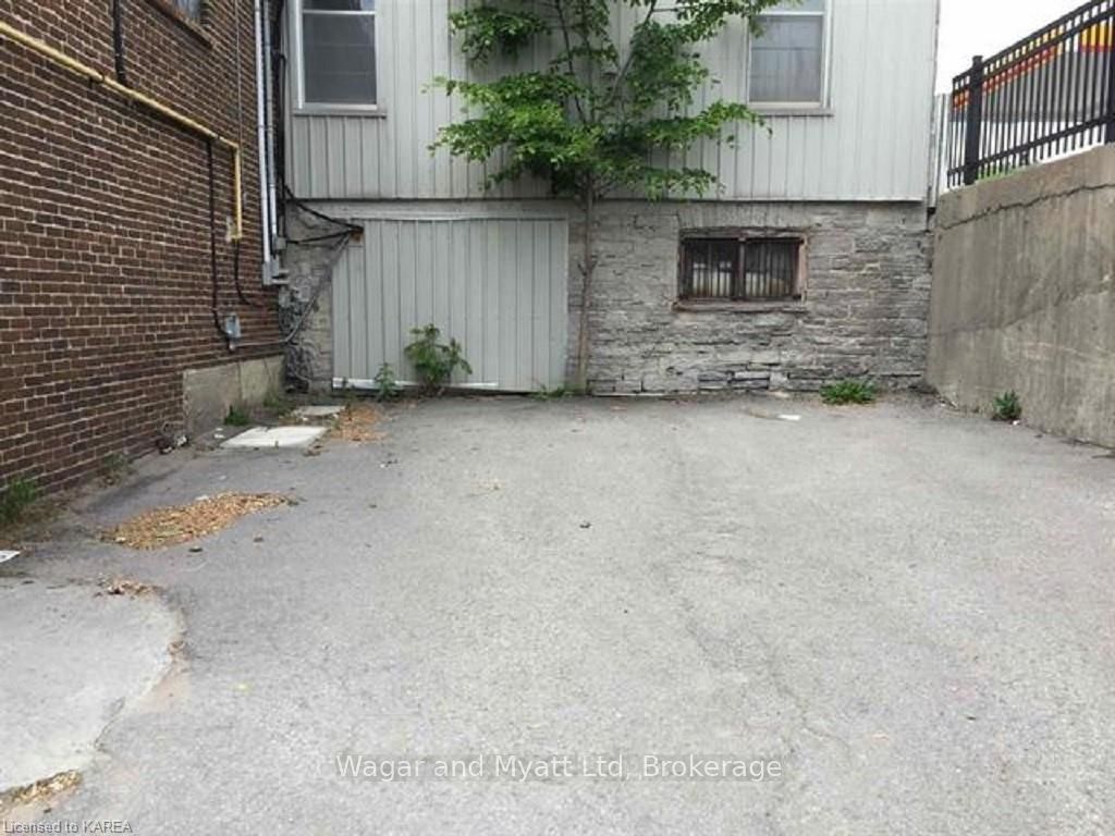 72 - 76 Dundas St E Property Photo 14