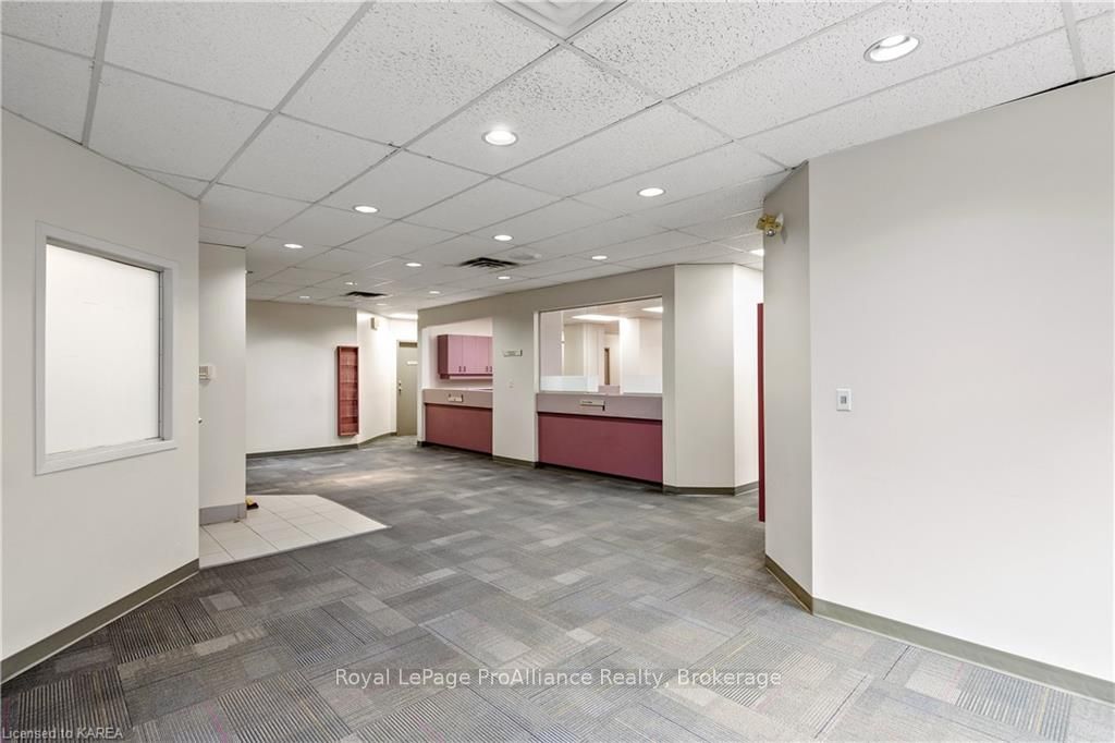 100 Princess St Property Photo 16