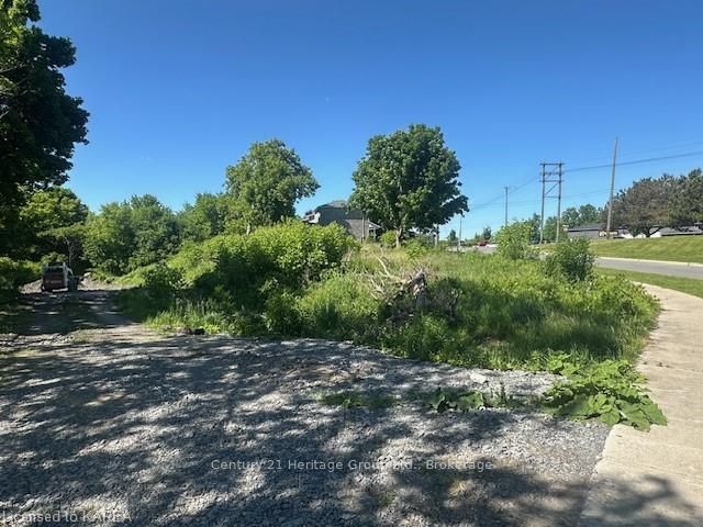 20 Village Dr Property Photo 2