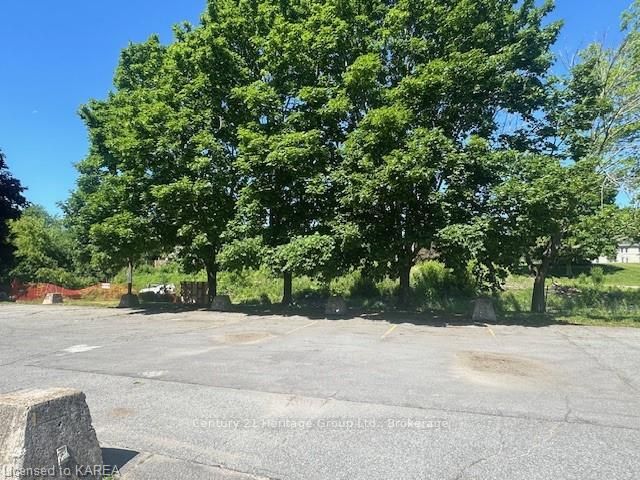 20 Village Dr Property Photo 5