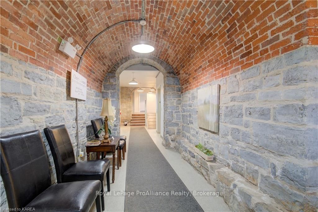 308 Wellington St Property Photo 2