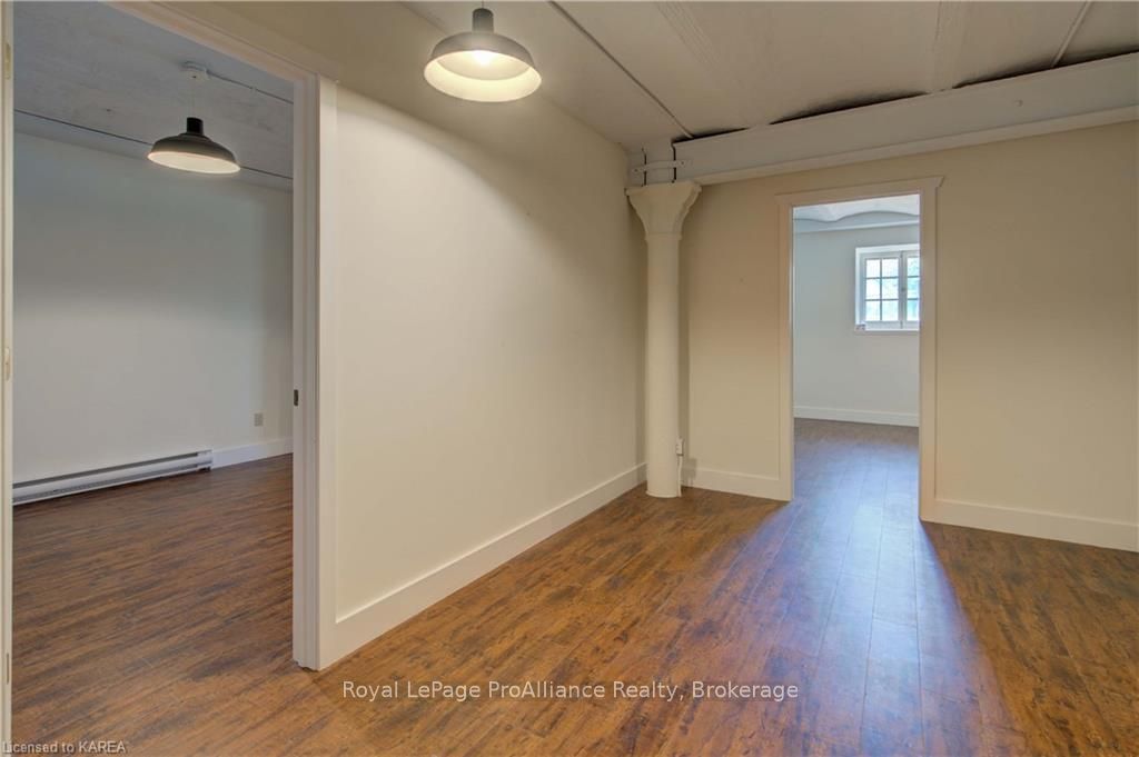 308 Wellington St Property Photo 13