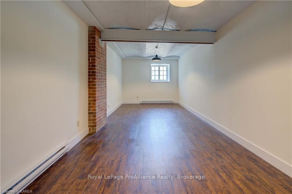 308 Wellington St Property Photo 16