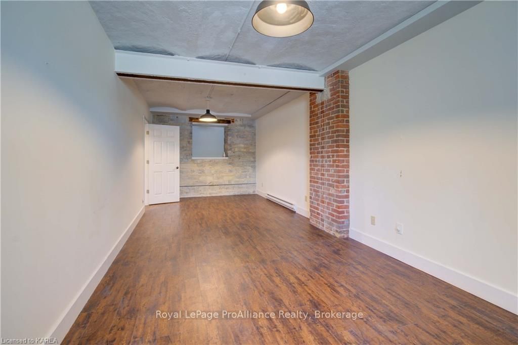 308 Wellington St Property Photo 17