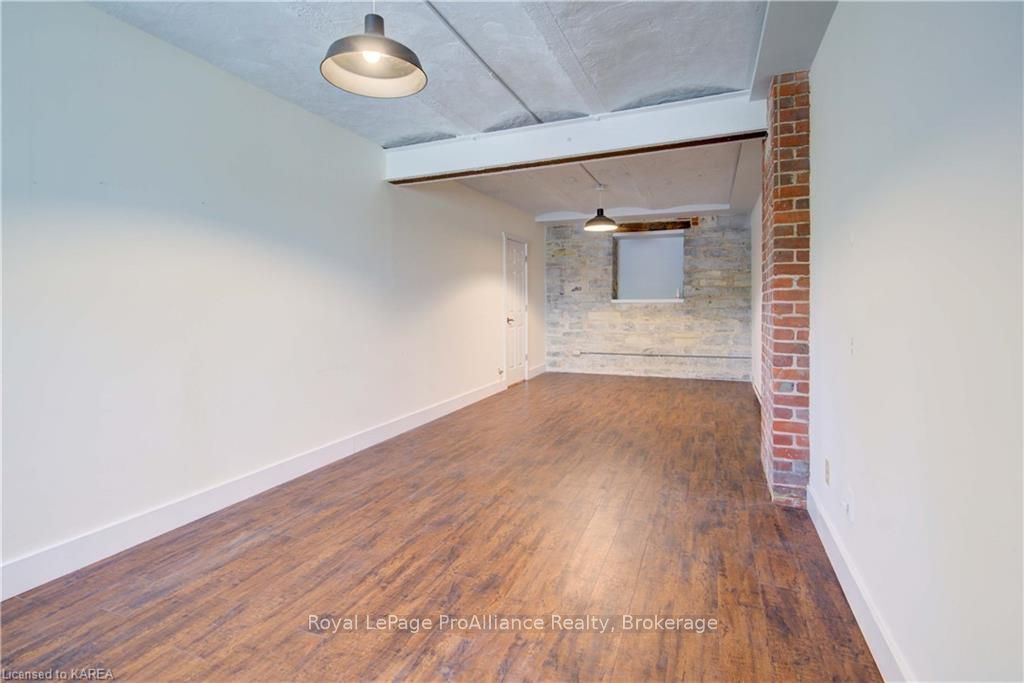 308 Wellington St Property Photo 18