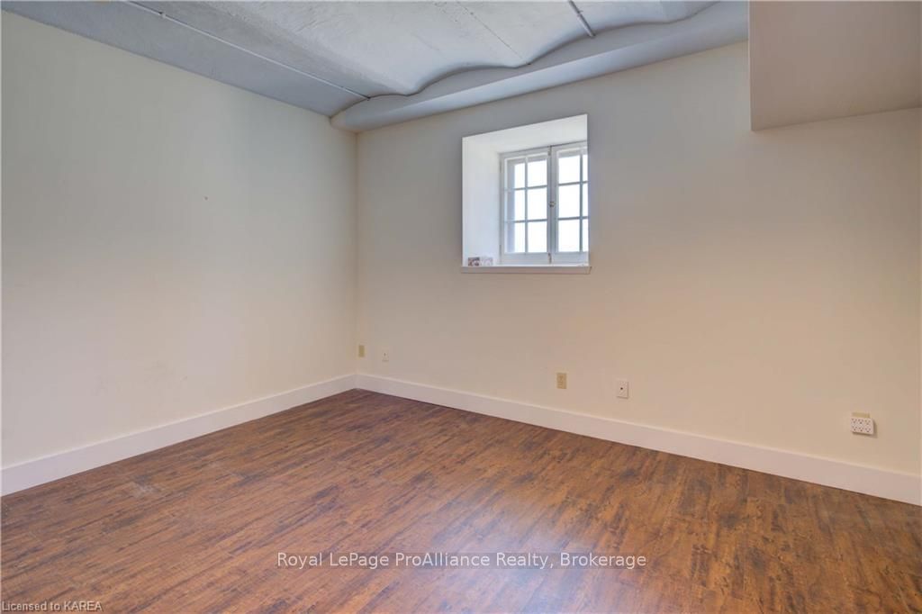 308 Wellington St Property Photo 20