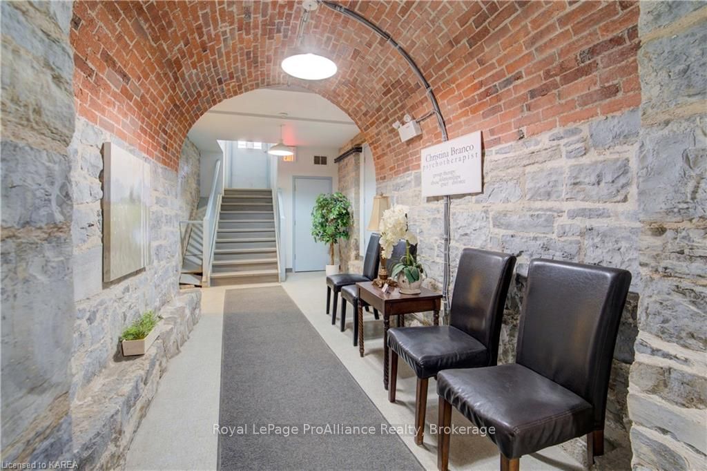 308 Wellington St Property Photo 27