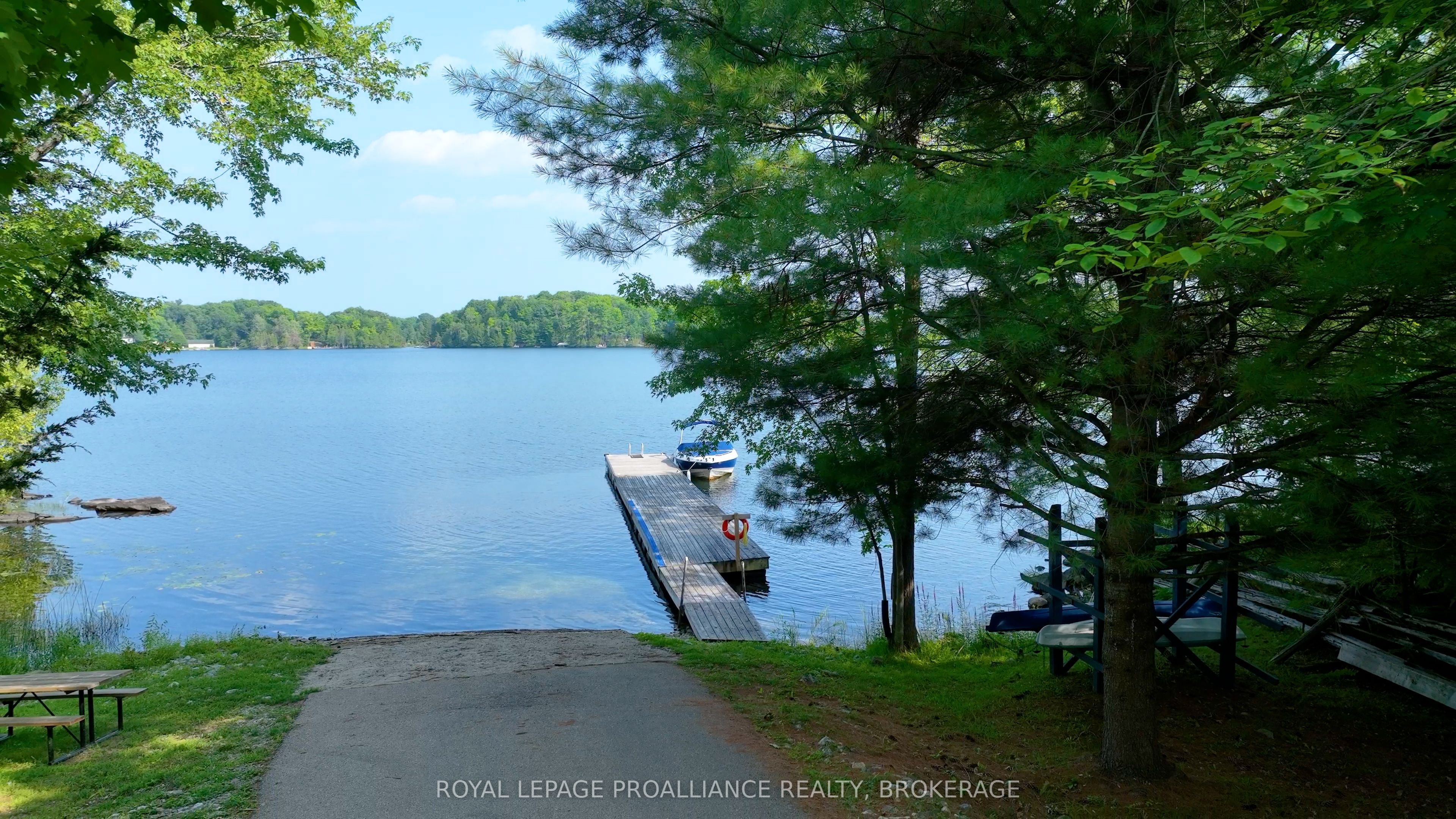 572 Oak Bluffs Road Property Photo 7