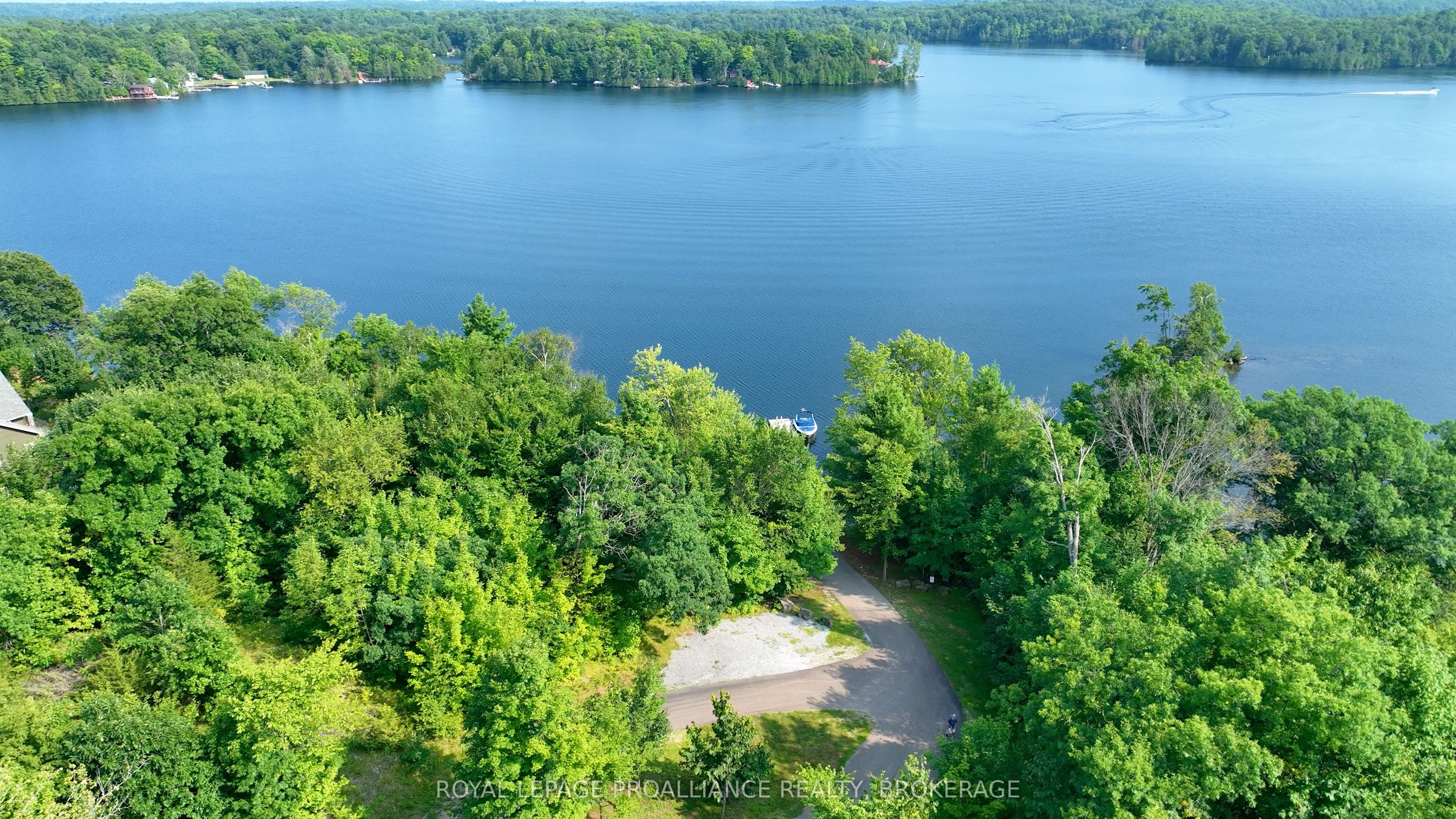 572 Oak Bluffs Road Property Photo 9