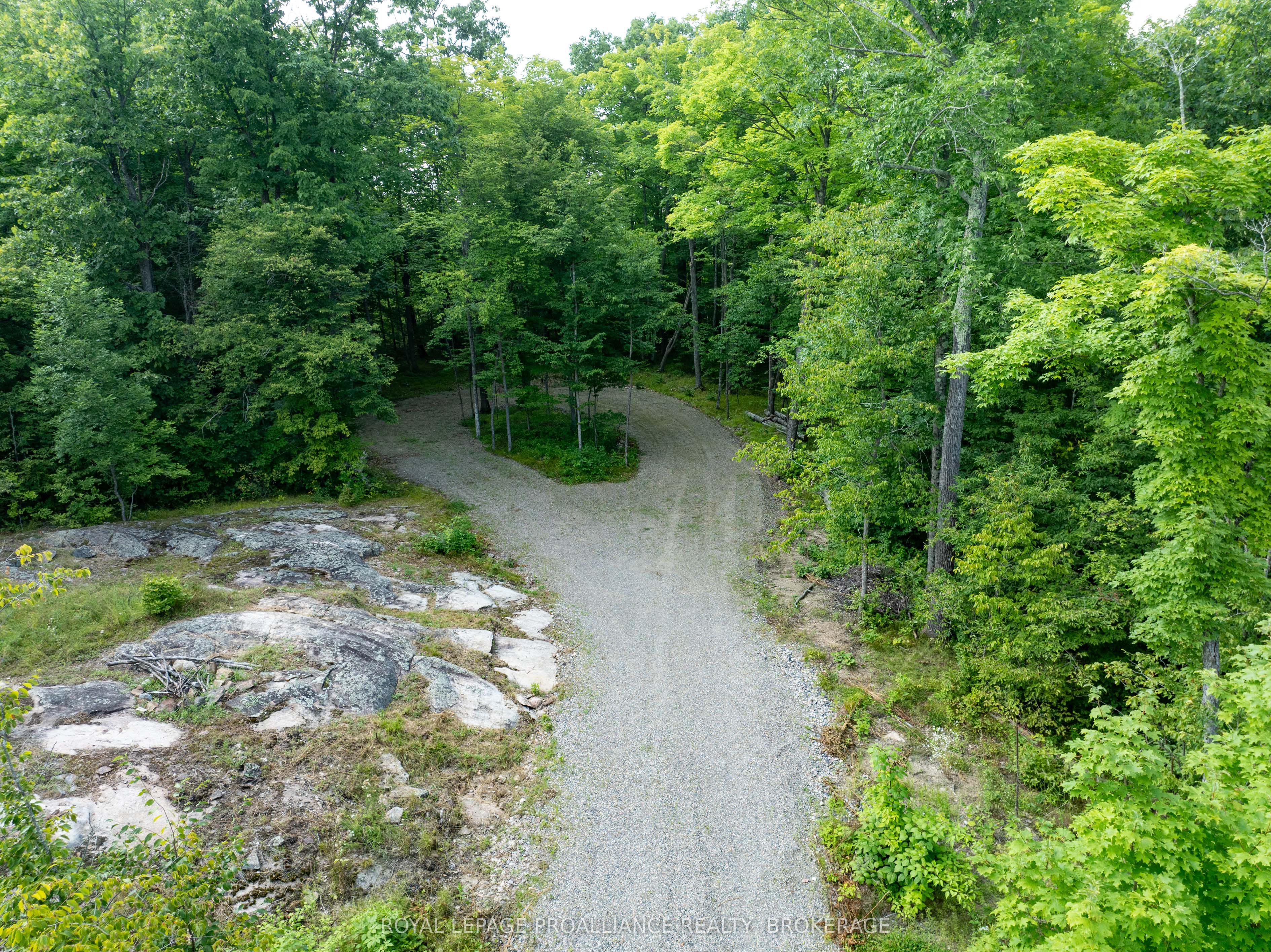572 Oak Bluffs Road Property Photo 11