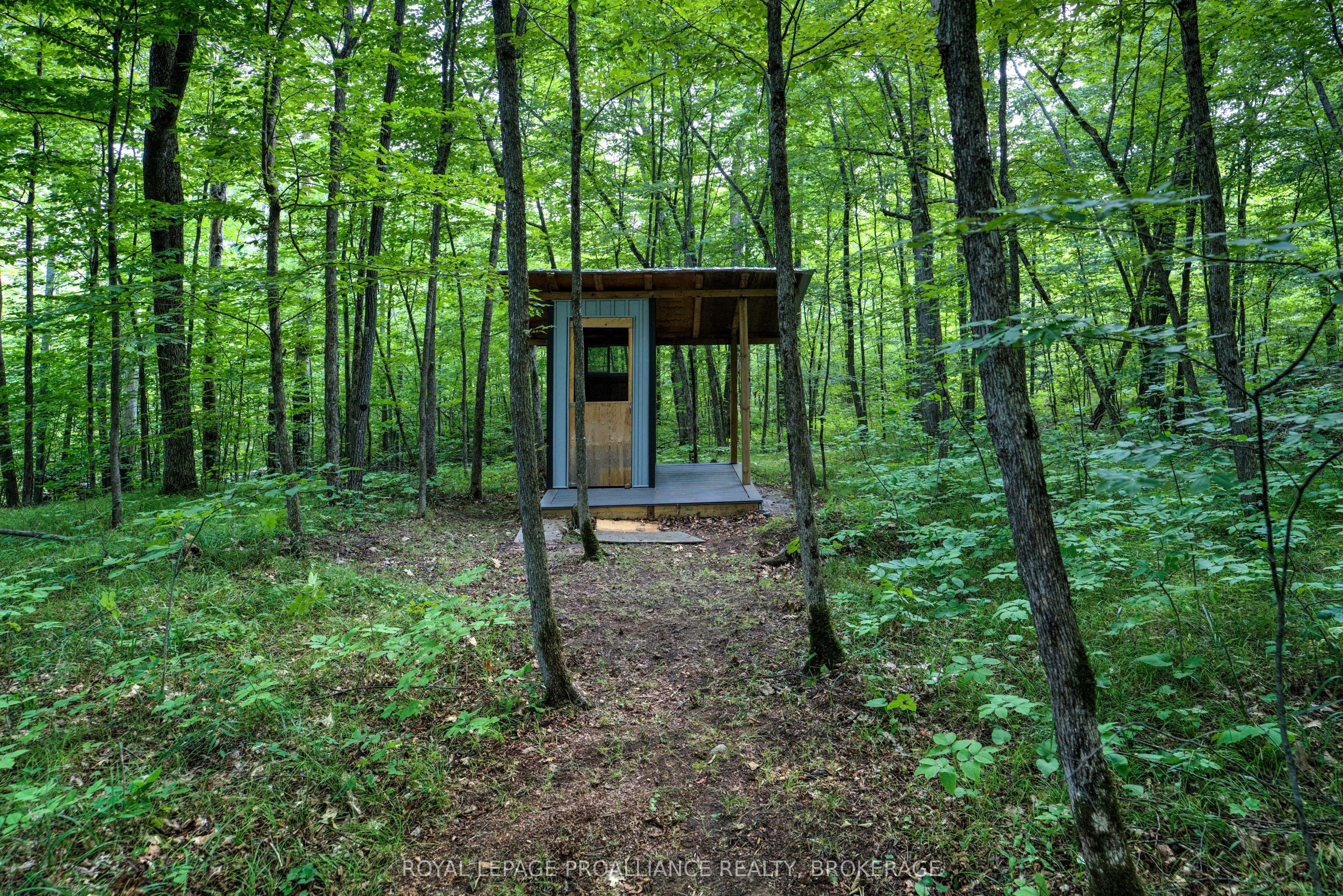 572 Oak Bluffs Road Property Photo 16