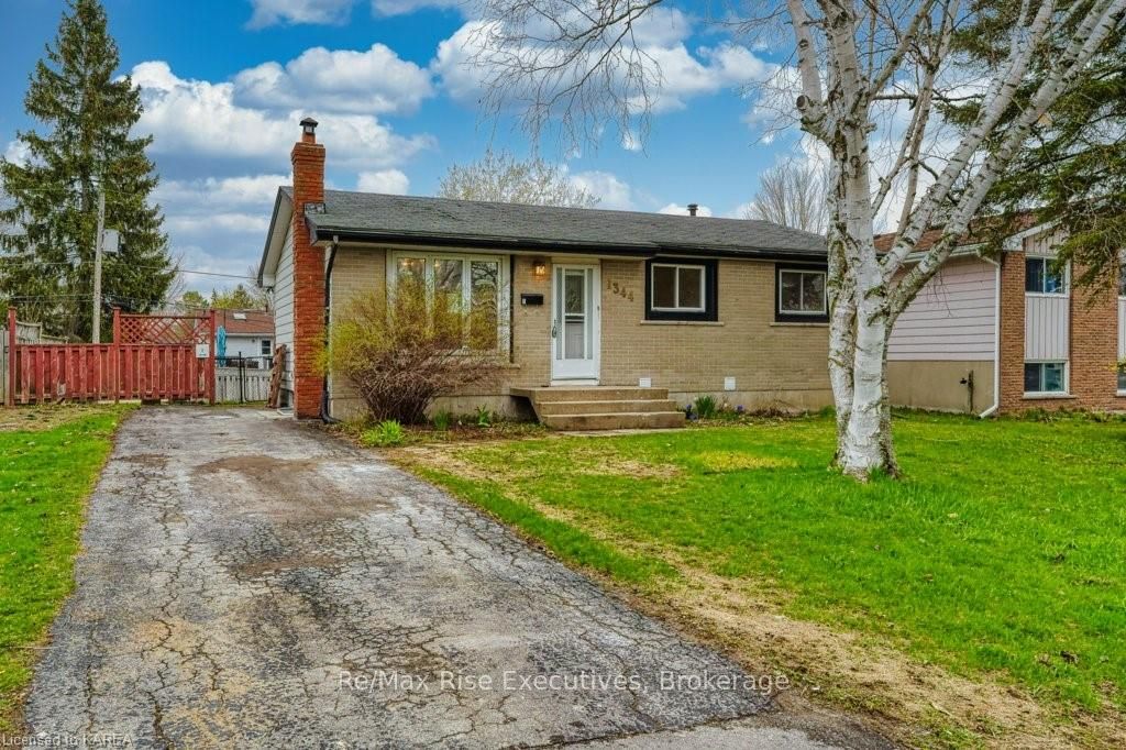 1344 Waverley Cres Call Property Photo
