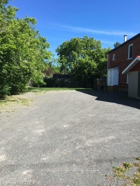 329 Edmon St Property Photo 9