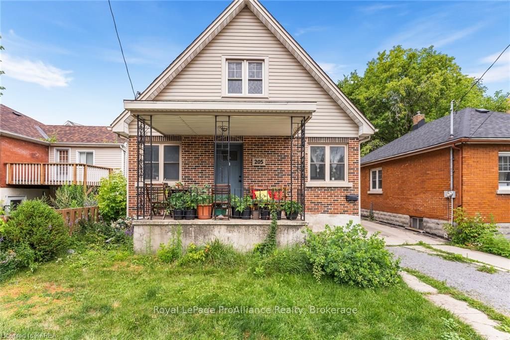 205 Adelaide St Property Photo 1