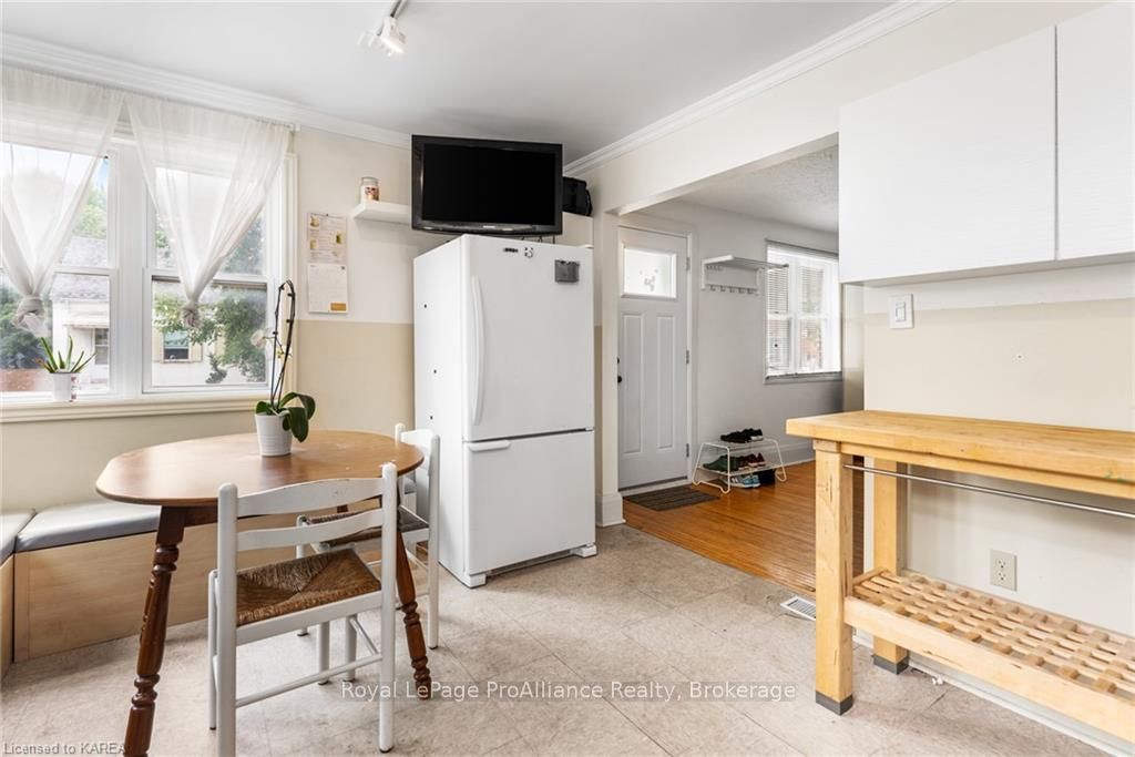 205 Adelaide St Property Photo 3