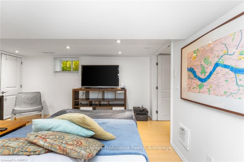 205 Adelaide St Property Photo 13