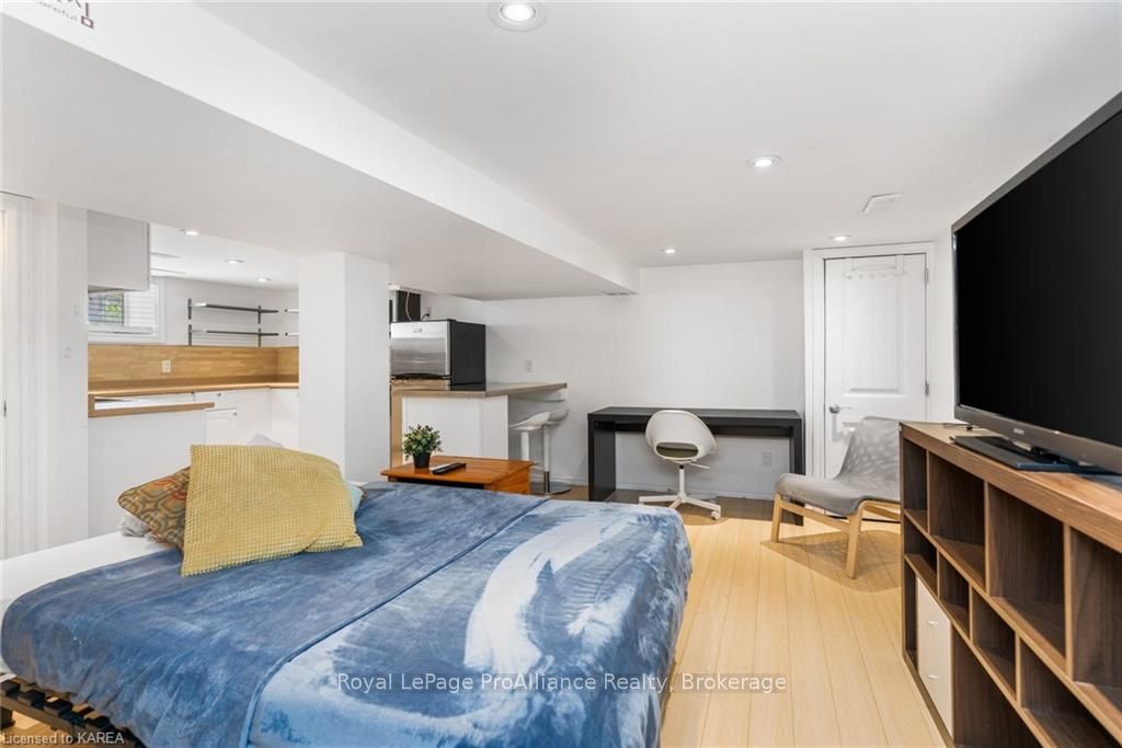205 Adelaide St Property Photo 14