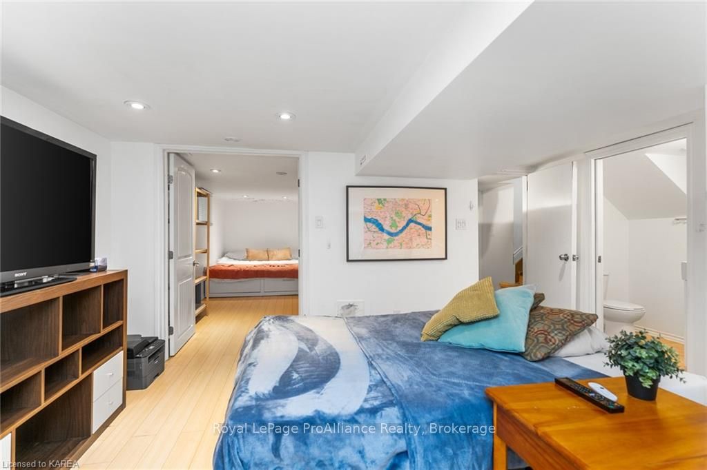 205 Adelaide St Property Photo 16