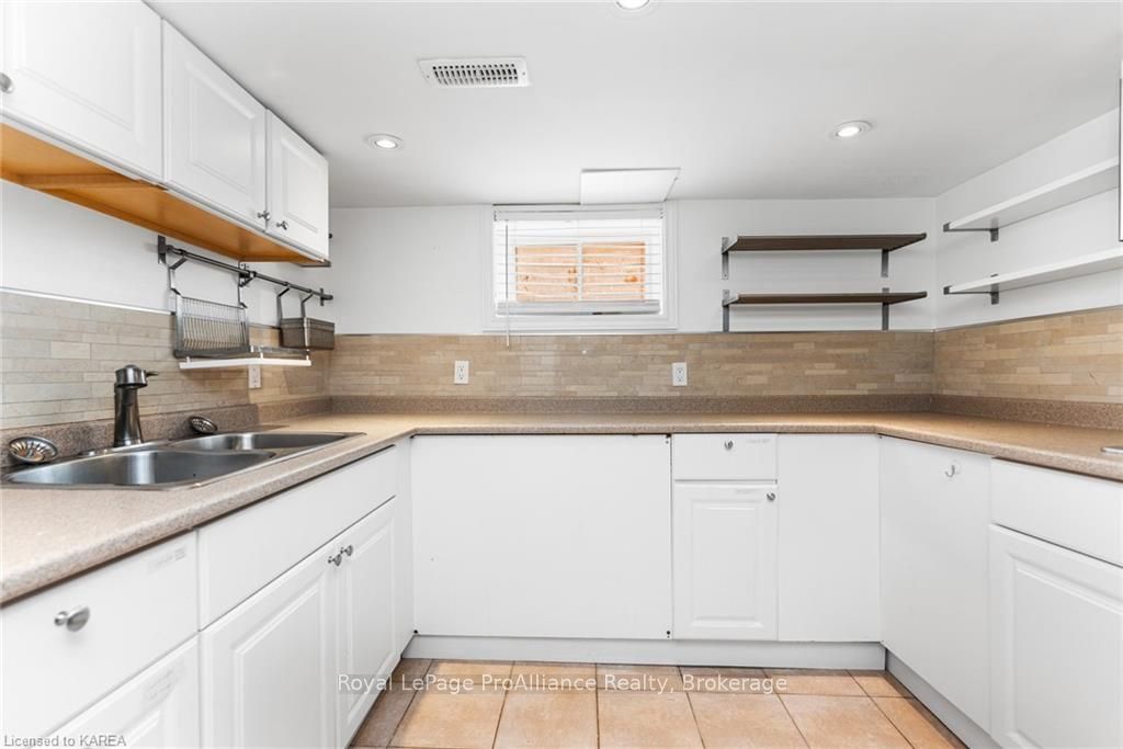 205 Adelaide St Property Photo 18