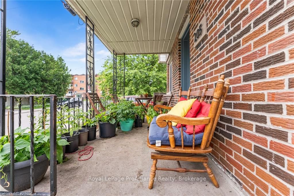 205 Adelaide St Property Photo 23