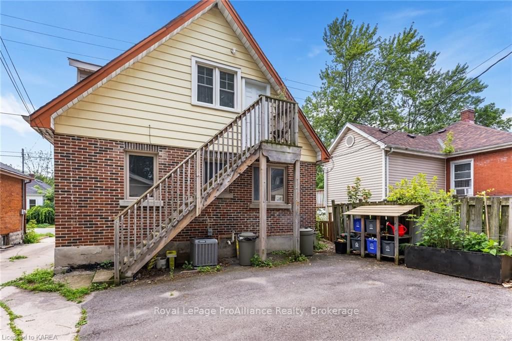 205 Adelaide St Property Photo 33