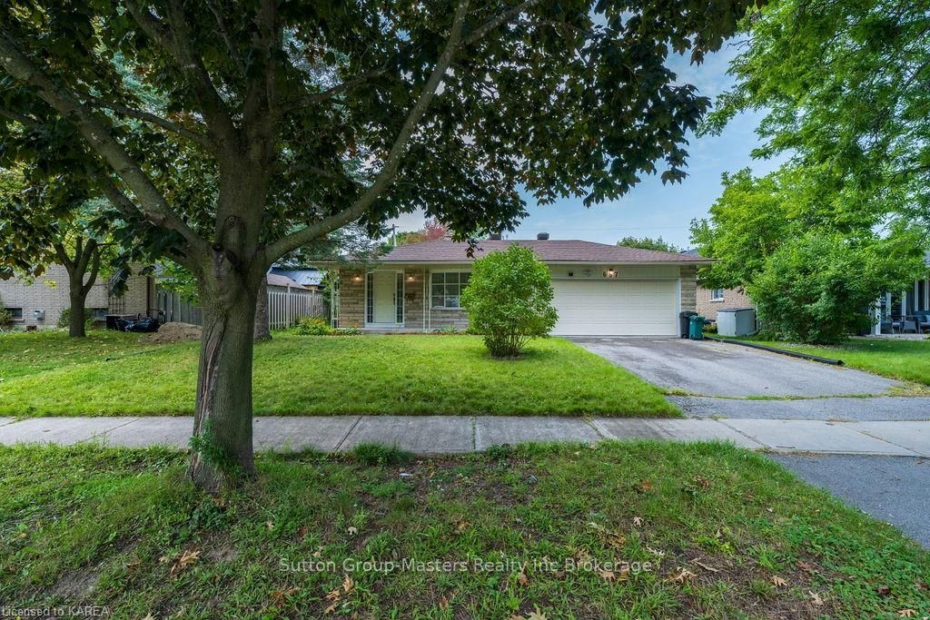 687 Harrow Pl Property Photo