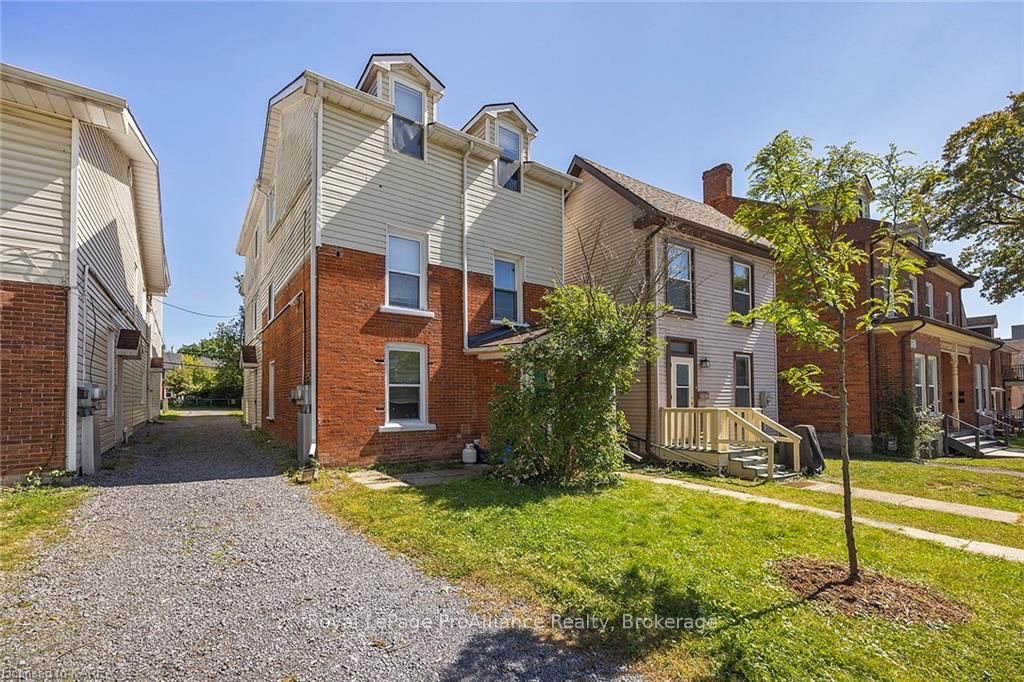 205 Alfred St Property Photo 1