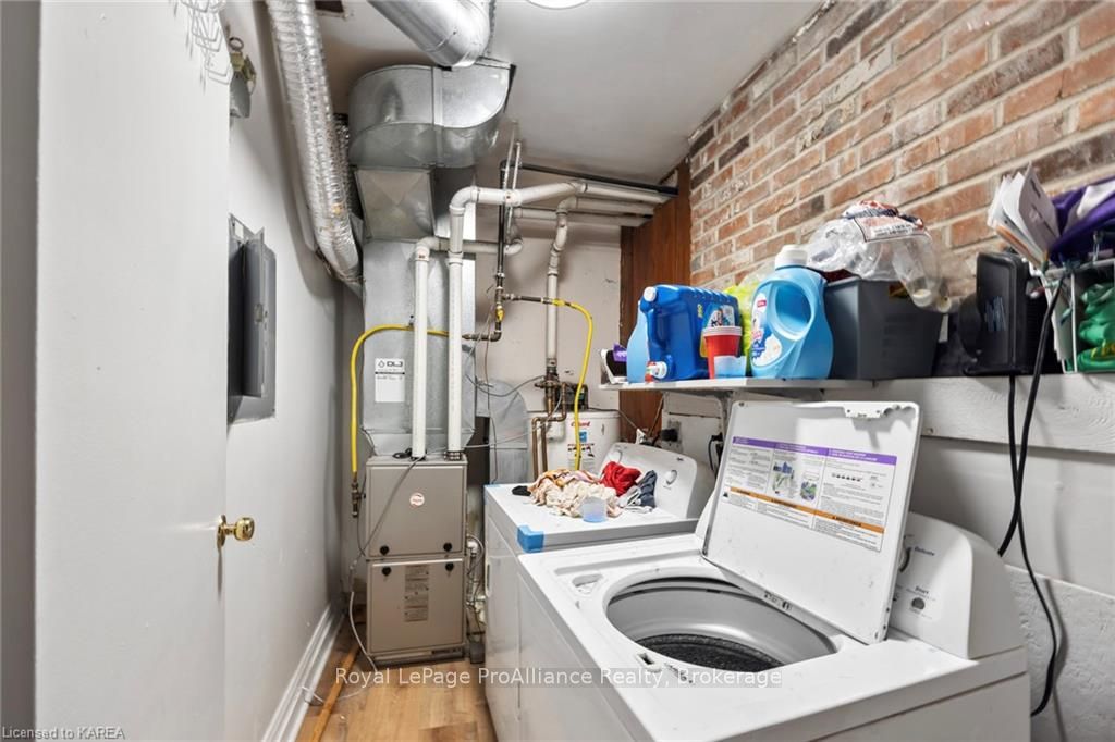 205 Alfred St Property Photo 9