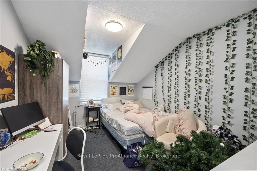 205 Alfred St Property Photo 24