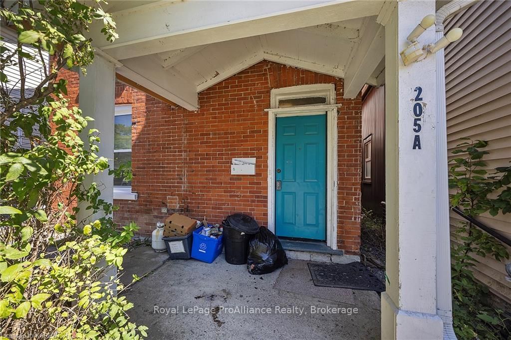 205 Alfred St Property Photo 34