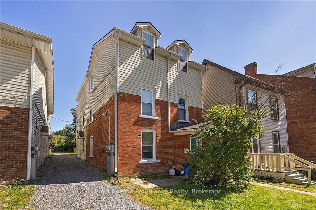 205 Alfred St Property Photo 36