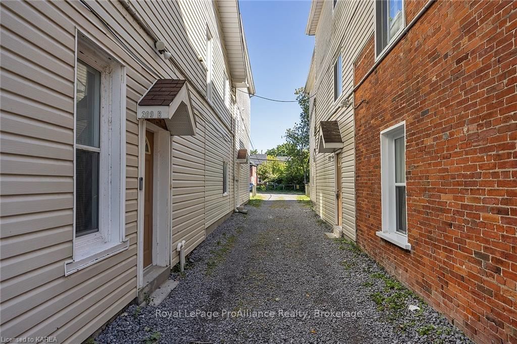 205 Alfred St Property Photo 37