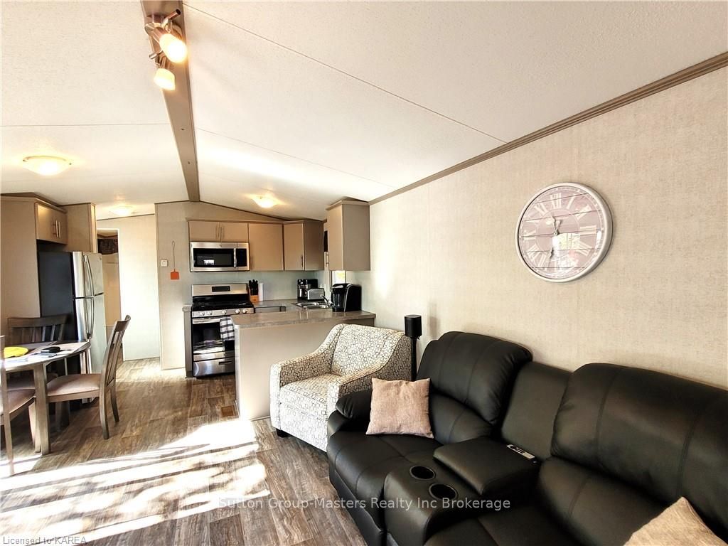 #4bobsw - 1235 Villiers Line Property Photo 6